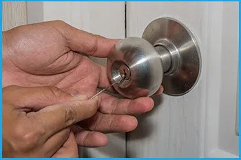 Lock Locksmith Services Pittsburgh, PA 412-386-9026 - 14-unlock-door